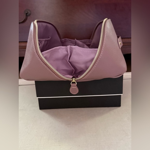 Bergdorf Goodman Lilac Large Travel Makeup Bag w gold hardware NWOT - Picture 7 of 16